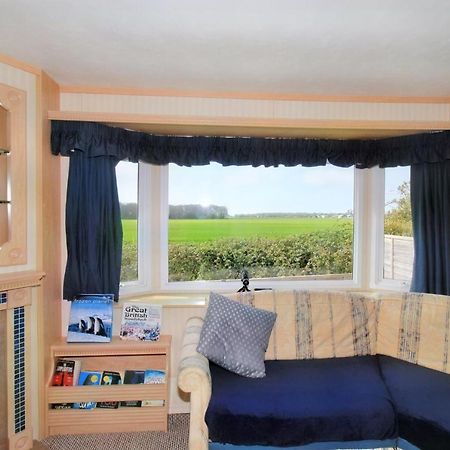 Вилла Orchard View Retreat - Dog Friendly, Enclosed Private Garden With Weather Dependant Hot Tub - Not On A Holiday Park Little Clacton Экстерьер фото